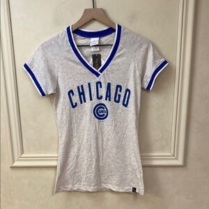 New! 5th & Ocean Chicago Cubs V Neck size Medium